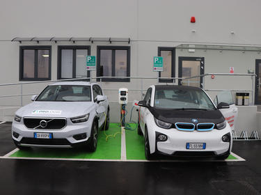 Prologis installs its first electric vehicle charging column