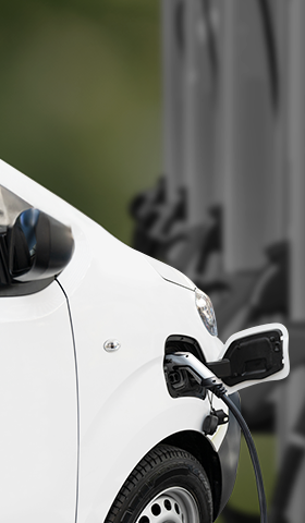 Soluzioni per la mobilità Prologis - Macchina sotto carica. Soluzioni per la mobilità Prologis - Macchina sotto carica.