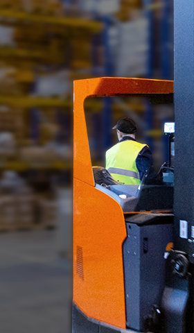 Soluzioni per le operazioni Prologis - Carrello elevatore in un magazzino Soluzioni per le operazioni Prologis - Carrello elevatore in un magazzino